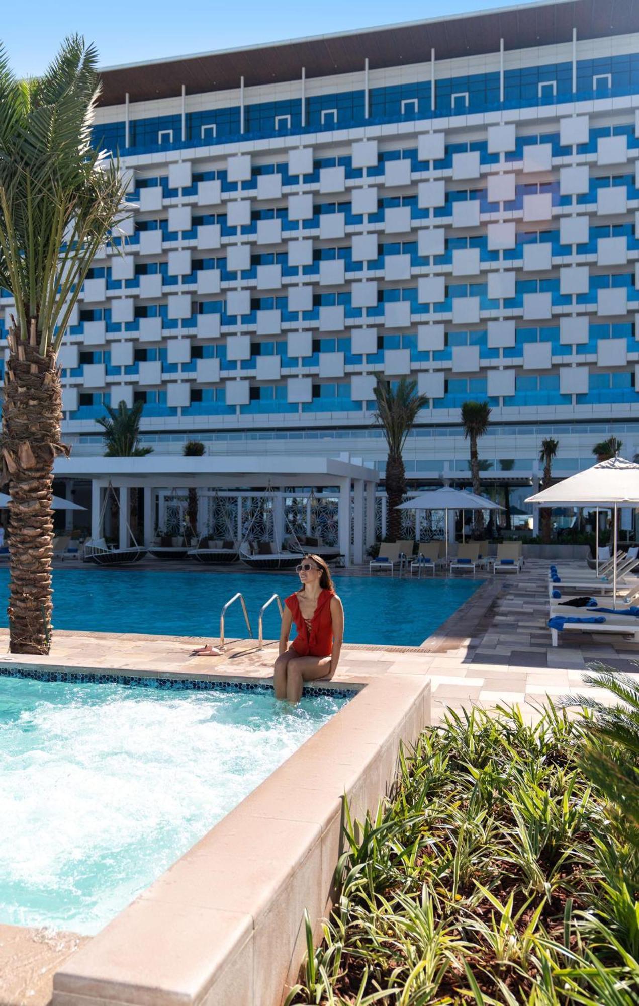 Rixos Gulf Hotel Ad Dawhah Esterno foto The swimming pool at the Hilton Sharm El Sheikh