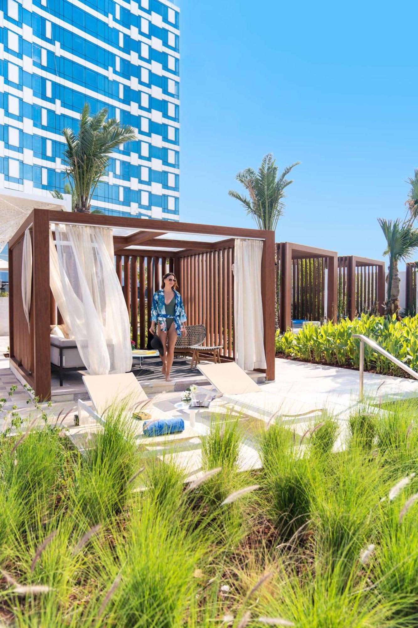 Rixos Gulf Hotel Ad Dawhah Esterno foto Cabana at the pool