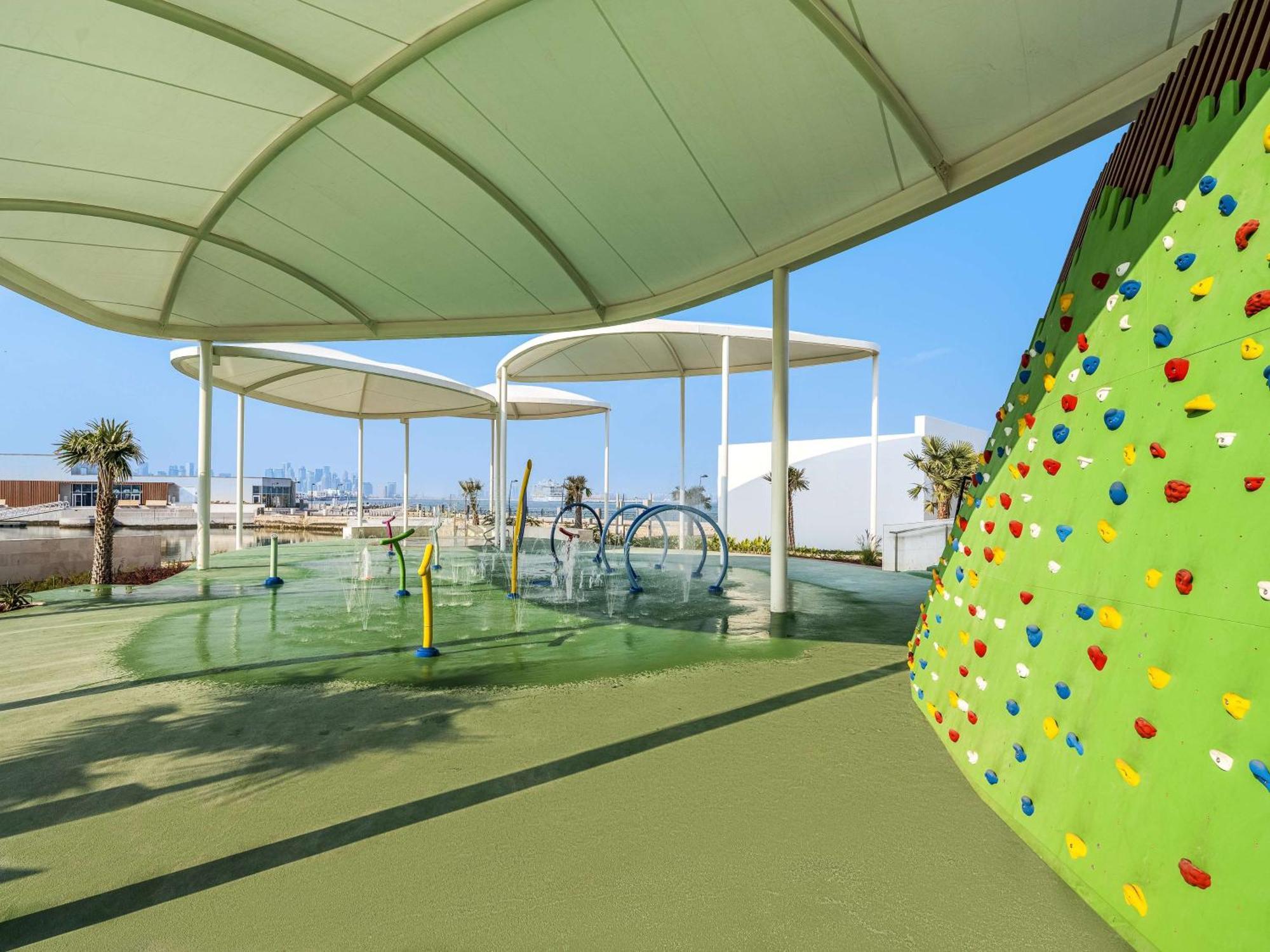 Rixos Gulf Hotel Ad Dawhah Esterno foto Children's Park