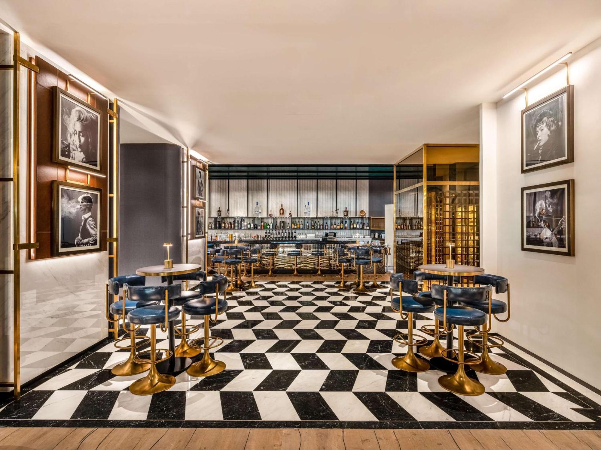 Rixos Gulf Hotel Ad Dawhah Esterno foto The Bar at The Ivy, St John's Wood