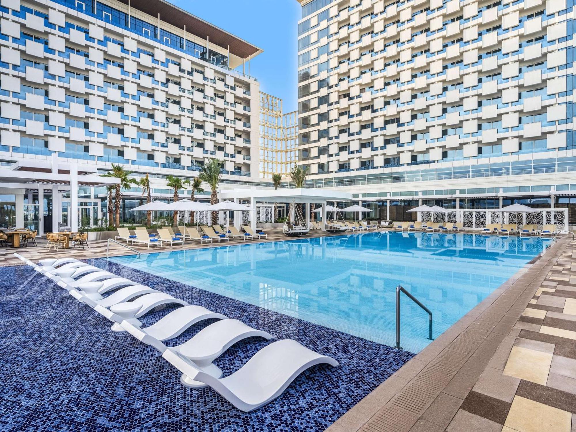 Rixos Gulf Hotel Ad Dawhah Esterno foto The pool at the Hilton Tel Aviv