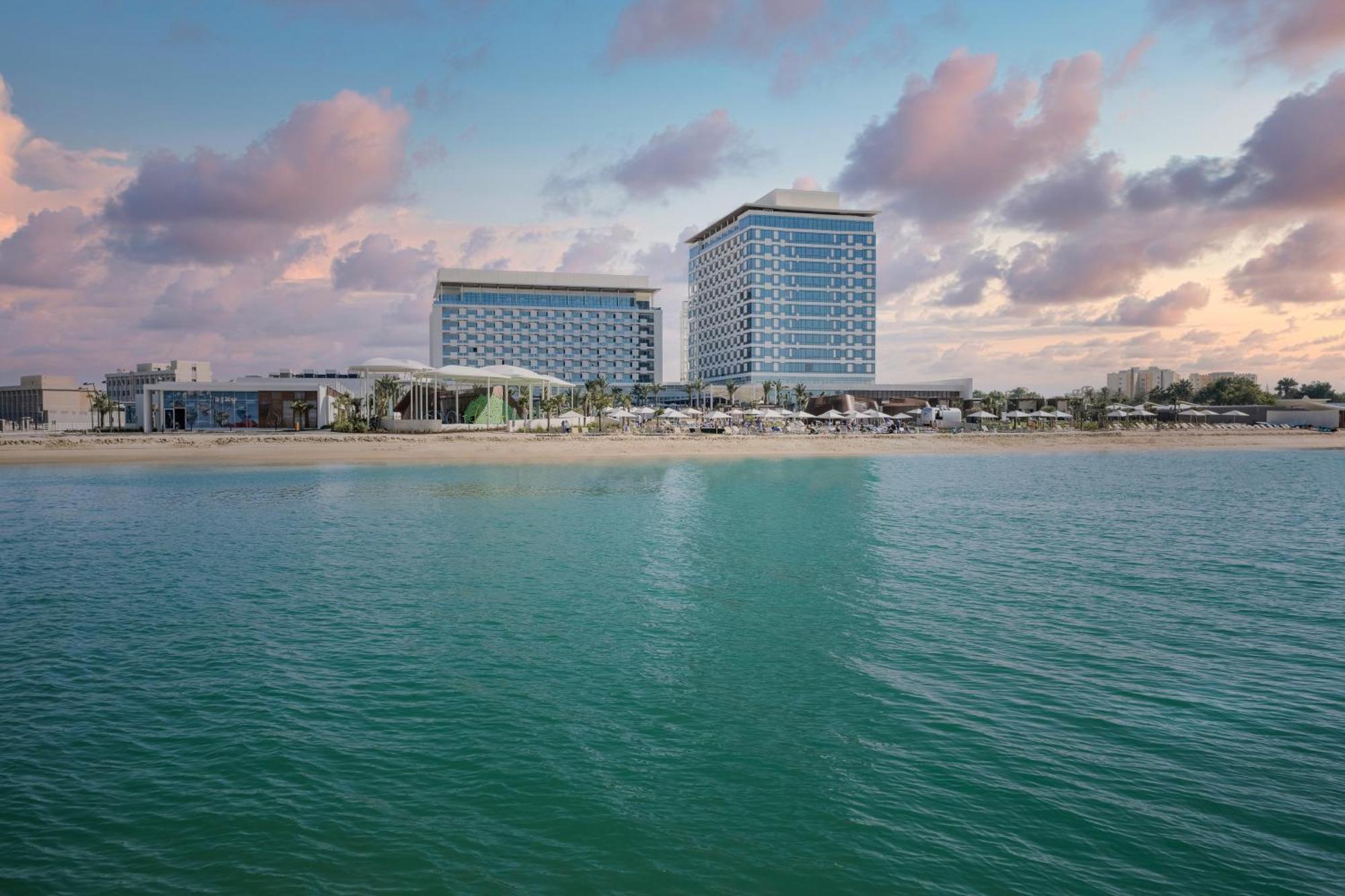 Rixos Gulf Hotel Ad Dawhah Esterno foto The hotel from the sea